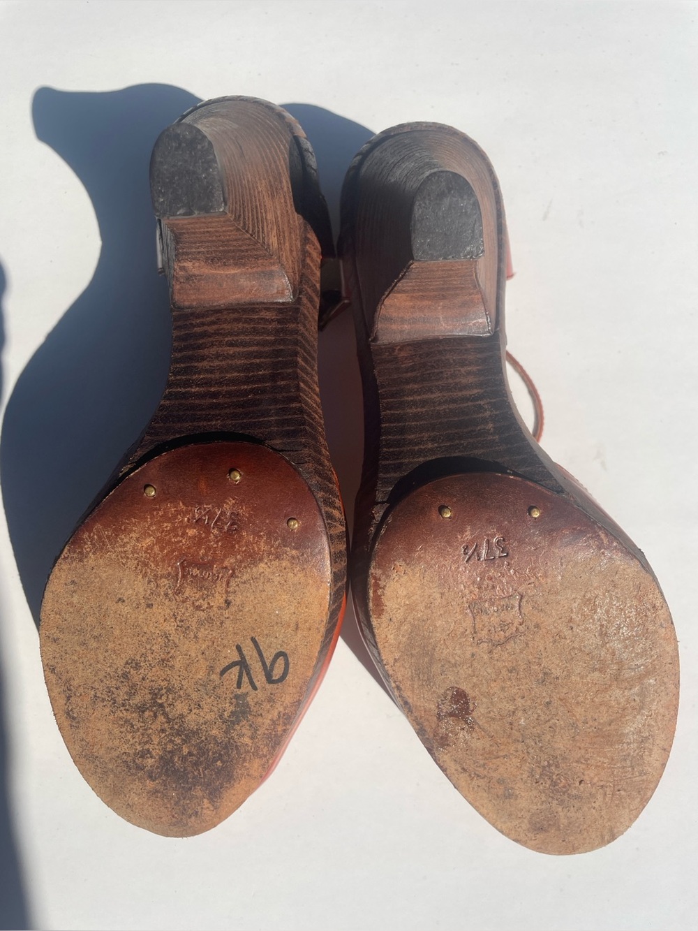 Coclico brown cognac leather t-strap wood wedge sandal - Picture 5 of 8